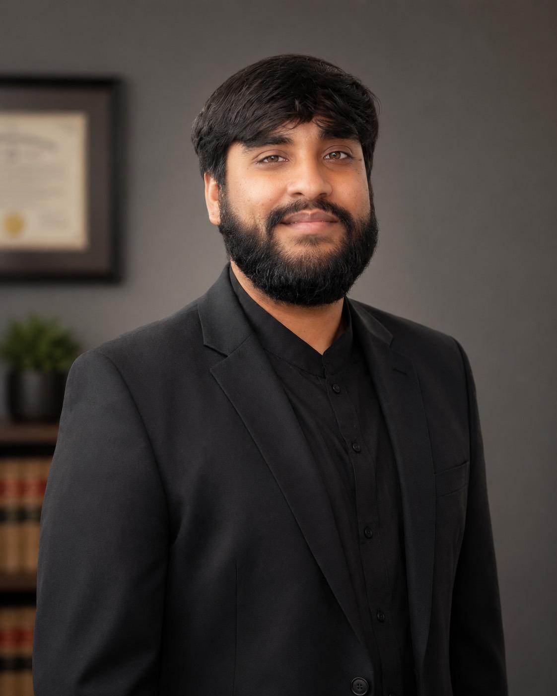 Sami Hirani — Especialista en Facturación / Admisión